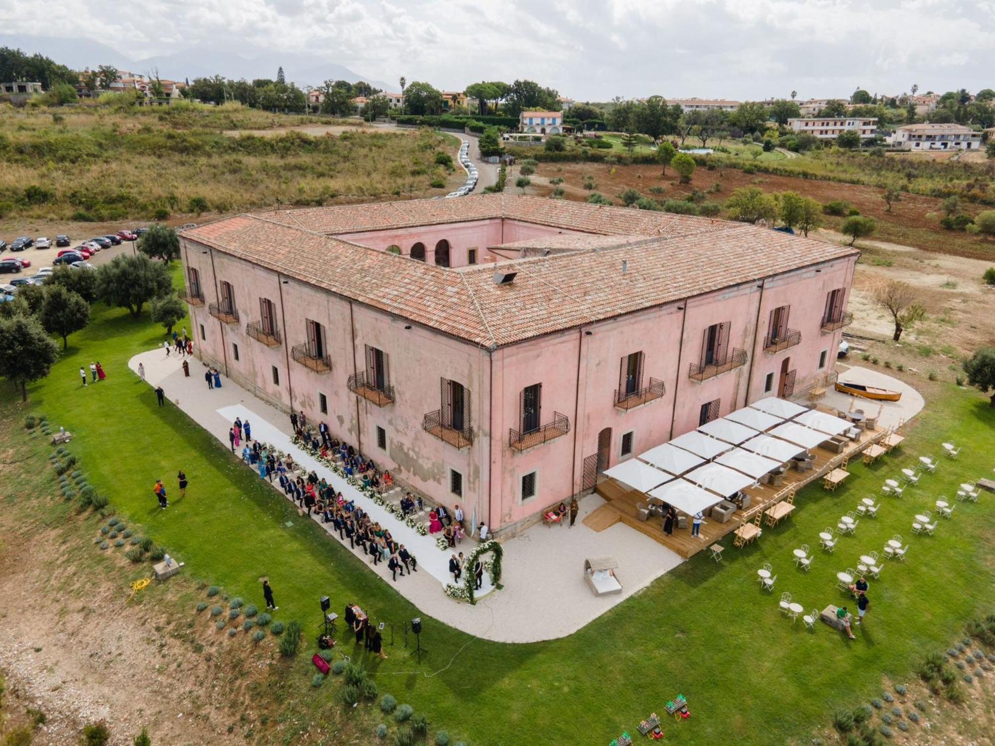 Palazzo Principi Lanza Hotel Сан Никола Арчела Екстериор снимка
