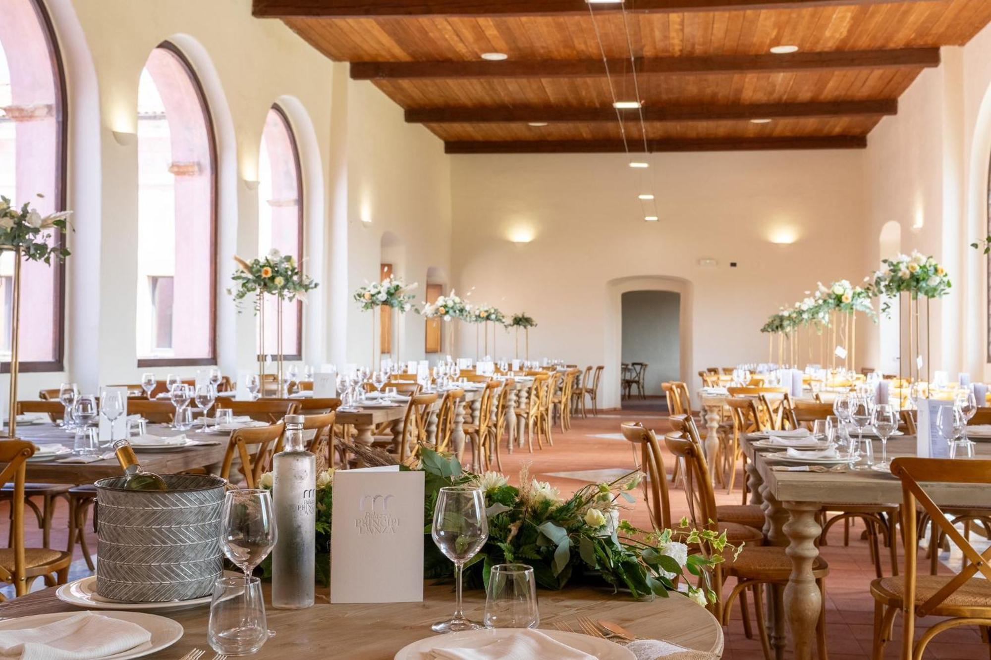 Palazzo Principi Lanza Hotel Сан Никола Арчела Екстериор снимка