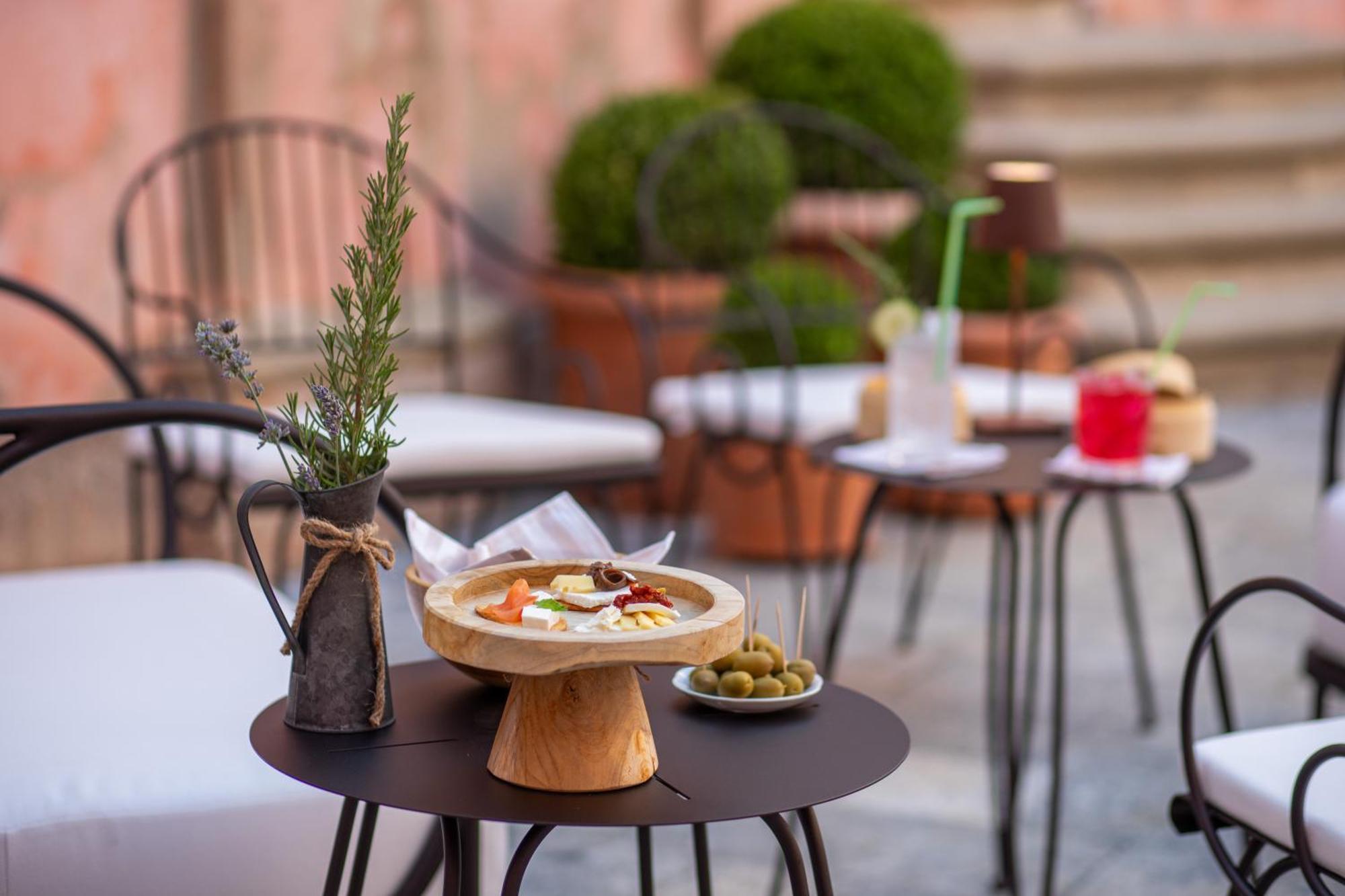 Palazzo Principi Lanza Hotel Сан Никола Арчела Екстериор снимка